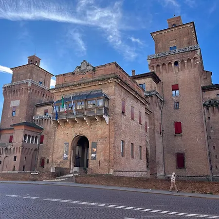 Largo Castello Φεράρα