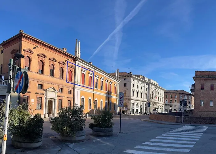 Largo Castello Феррара