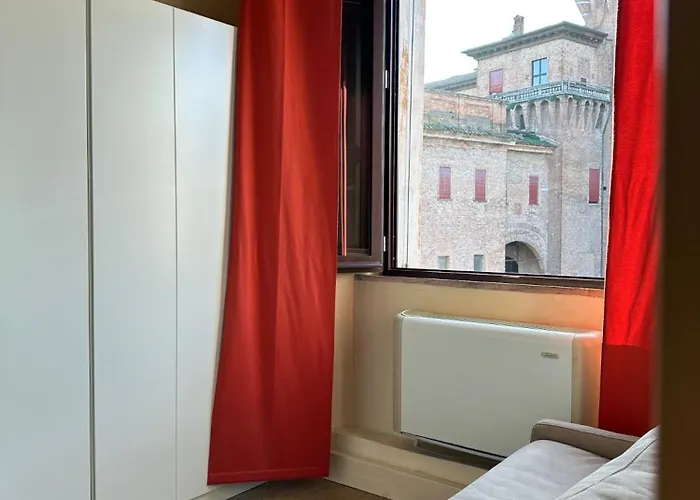 Largo Castello Ferrara